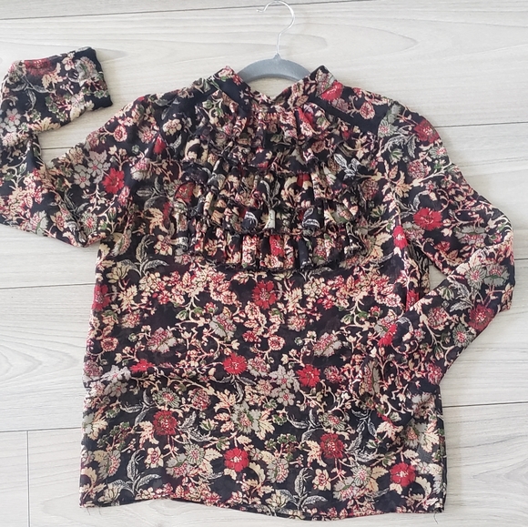 Beautiful Floral Ruffle Neck Blouse Size Small - Picture 1 of 2